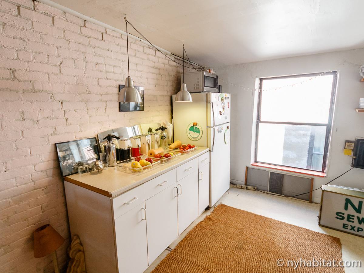 Kitchen - Photo 3 of 5