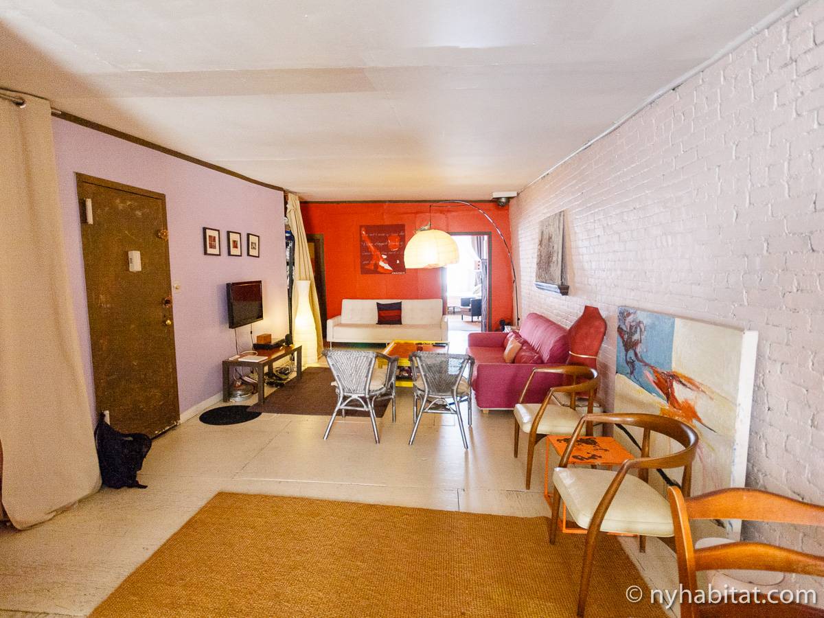 Living room - Photo 1 of 4