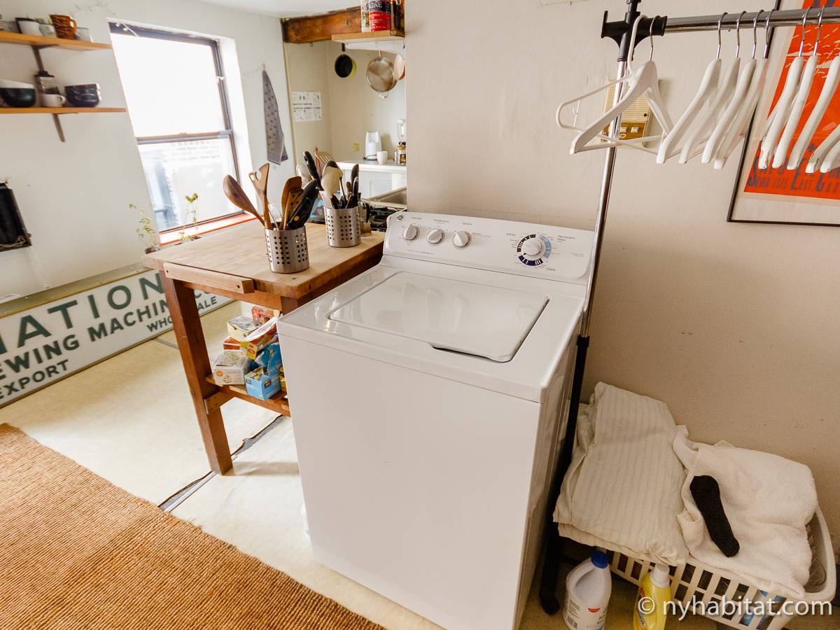Kitchen - Photo 4 of 5