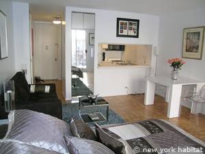 Living room - Photo 4 of 13