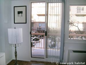 Living room - Photo 9 of 13