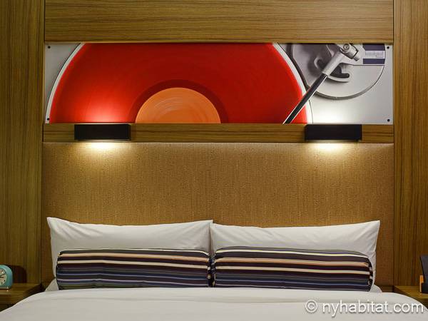 Living room - Photo 3 of 3