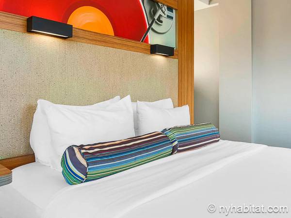 Living room - Photo 2 of 3