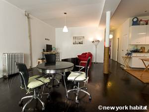 Living room - Photo 4 of 6