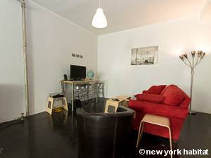 Living room - Photo 5 of 6