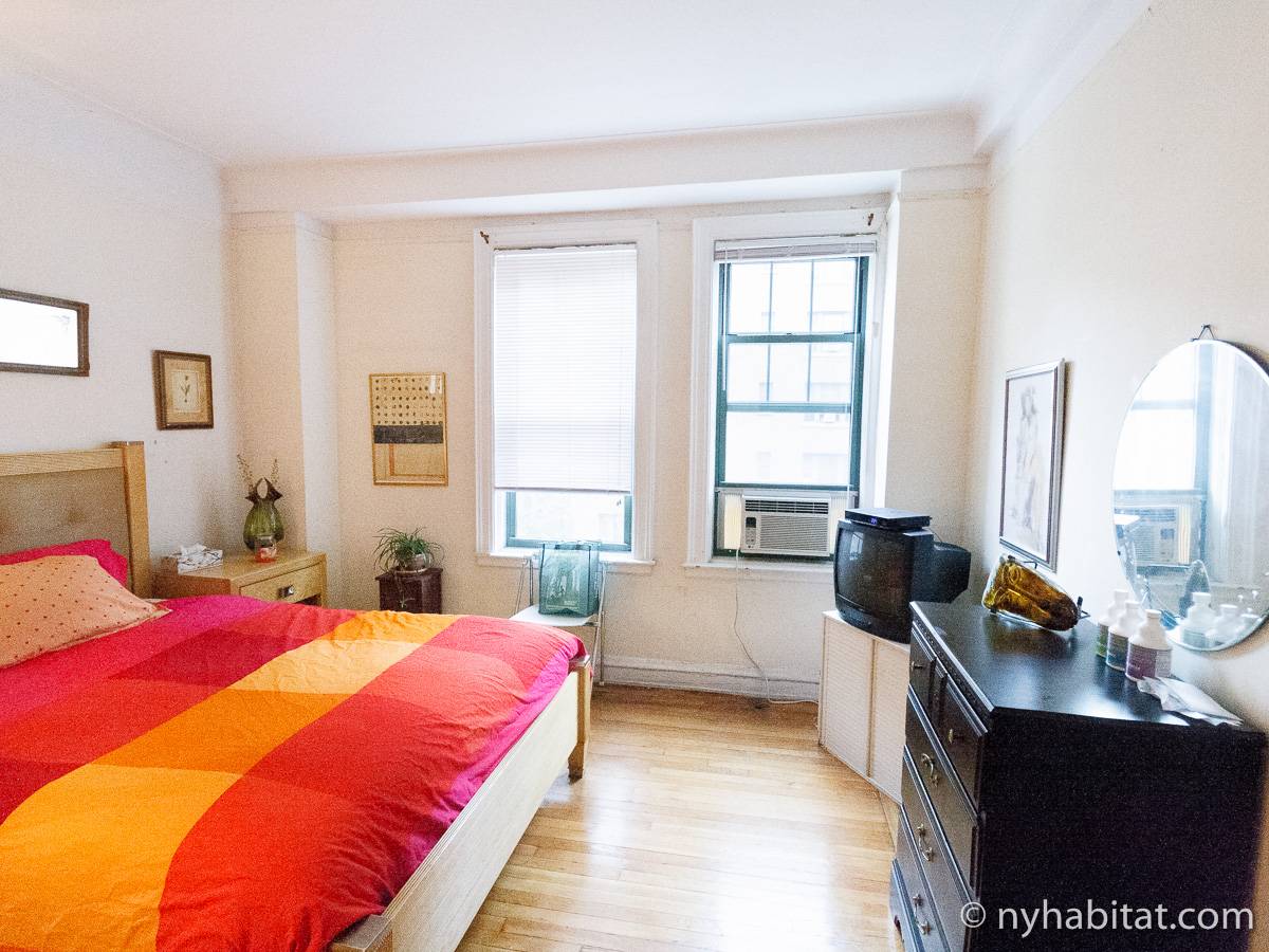Bedroom - Photo 2 of 20