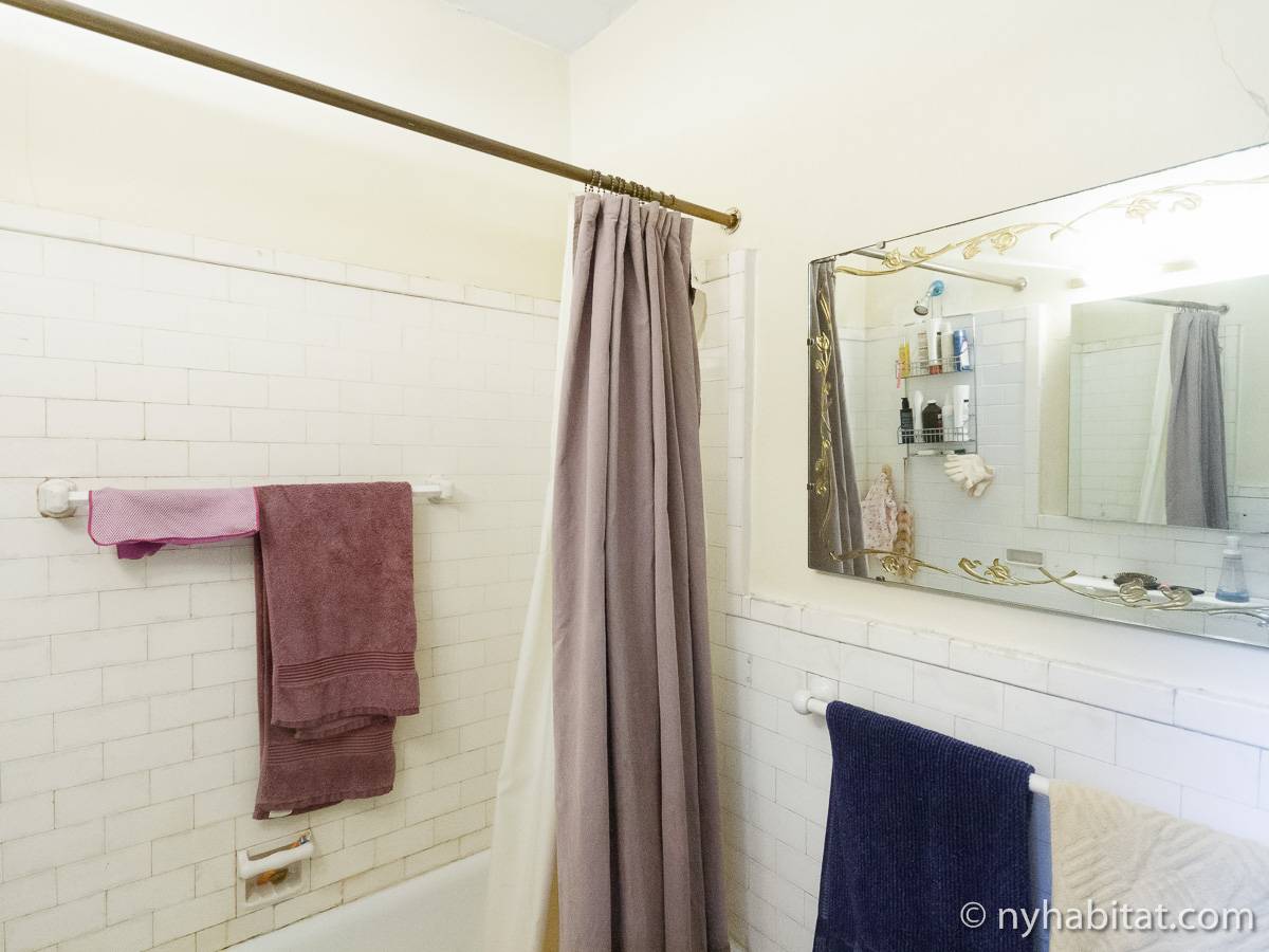 Bathroom - Photo 9 of 10