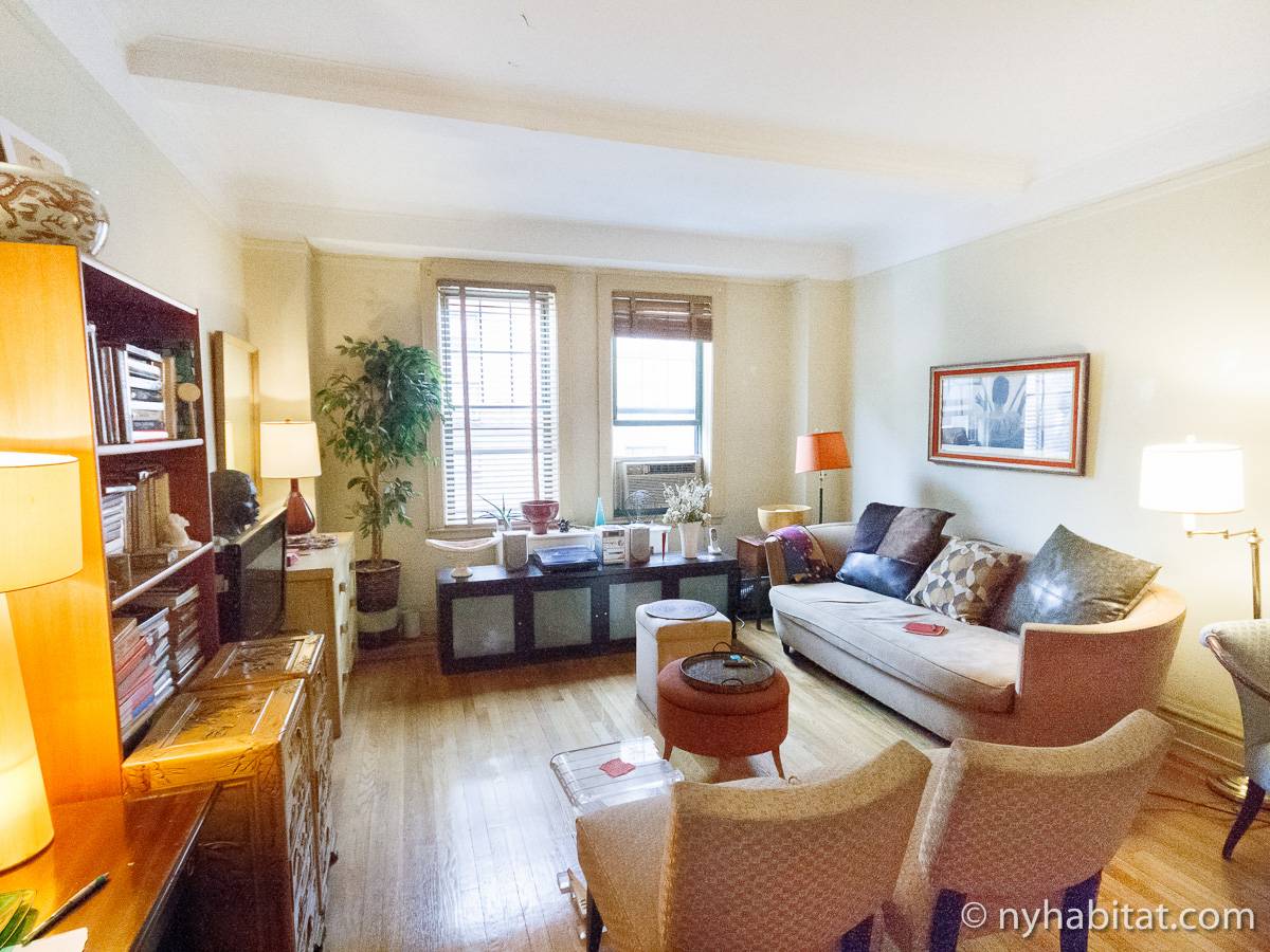 Living room - Photo 4 of 20