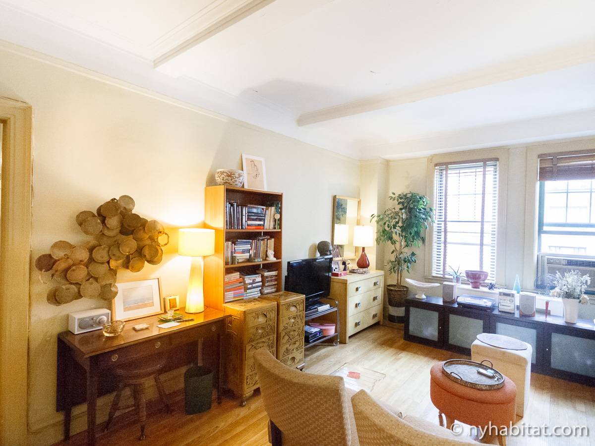 Living room - Photo 13 of 20