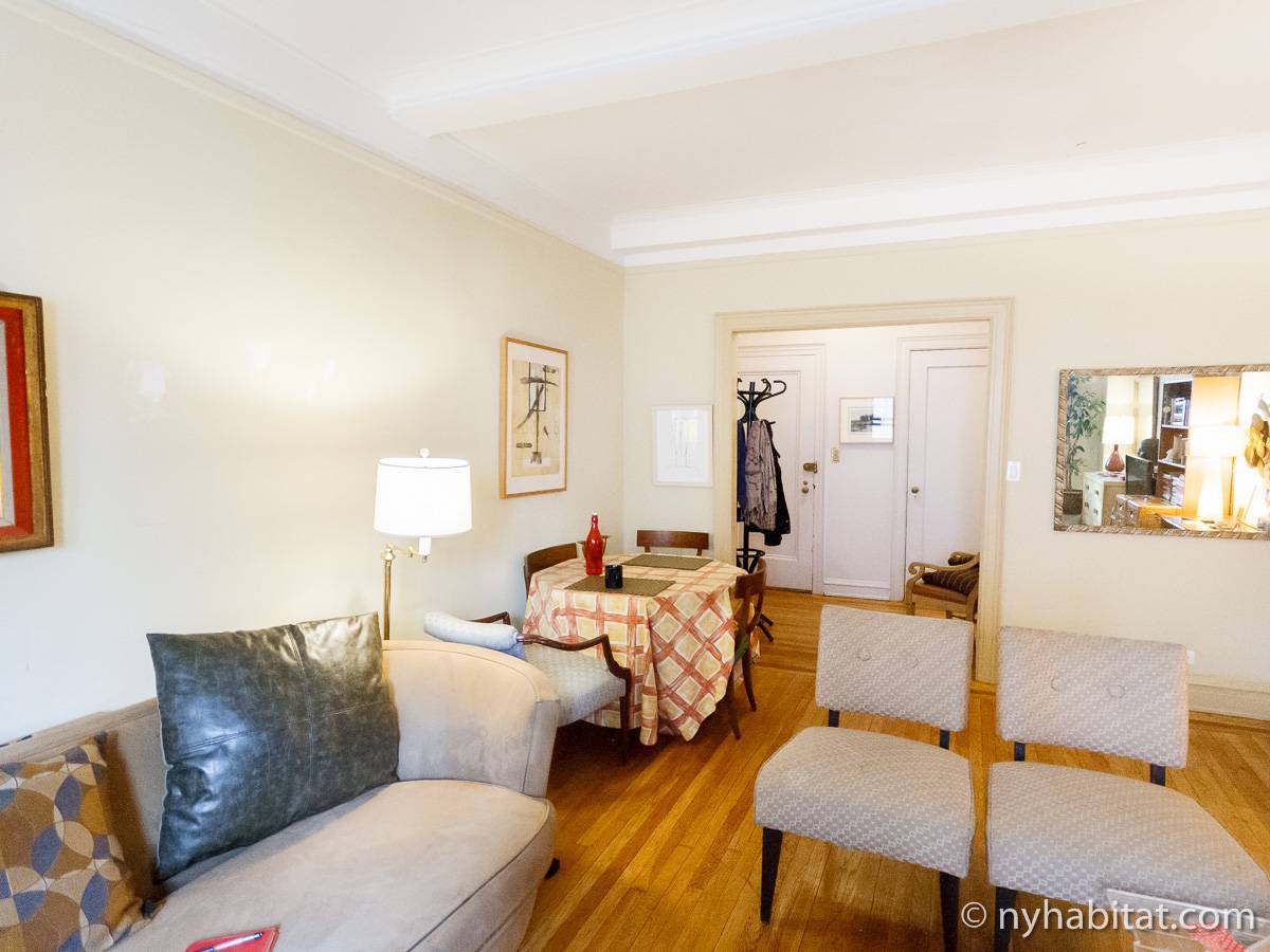 Living room - Photo 9 of 20