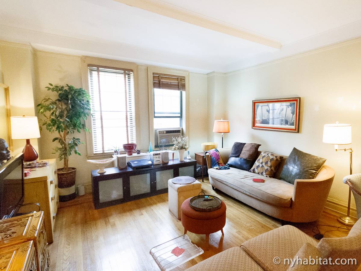 Living room - Photo 11 of 20