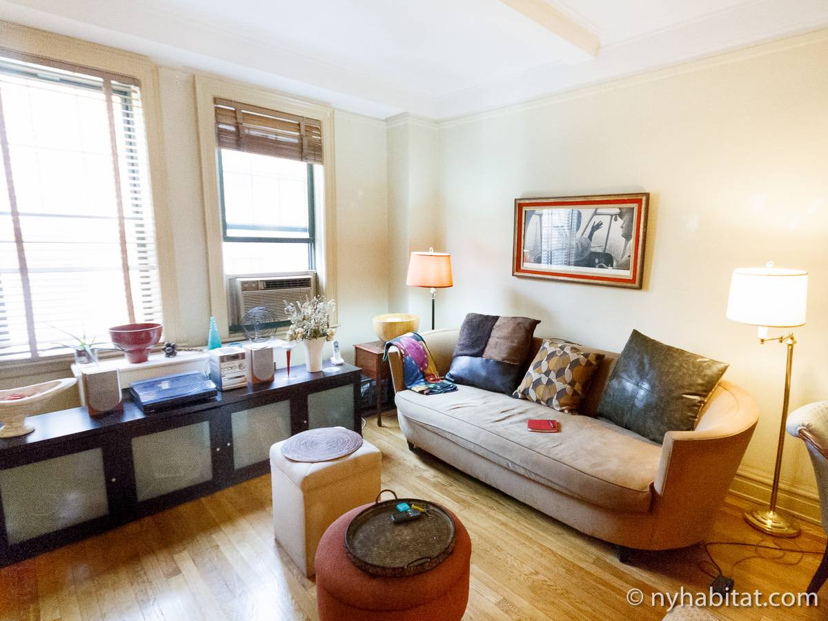 Living room - Photo 10 of 20
