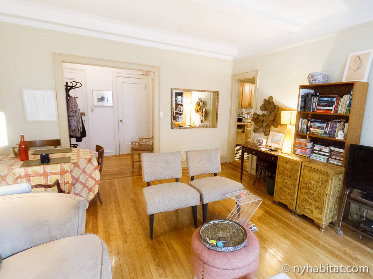 Living room - Photo 16 of 20