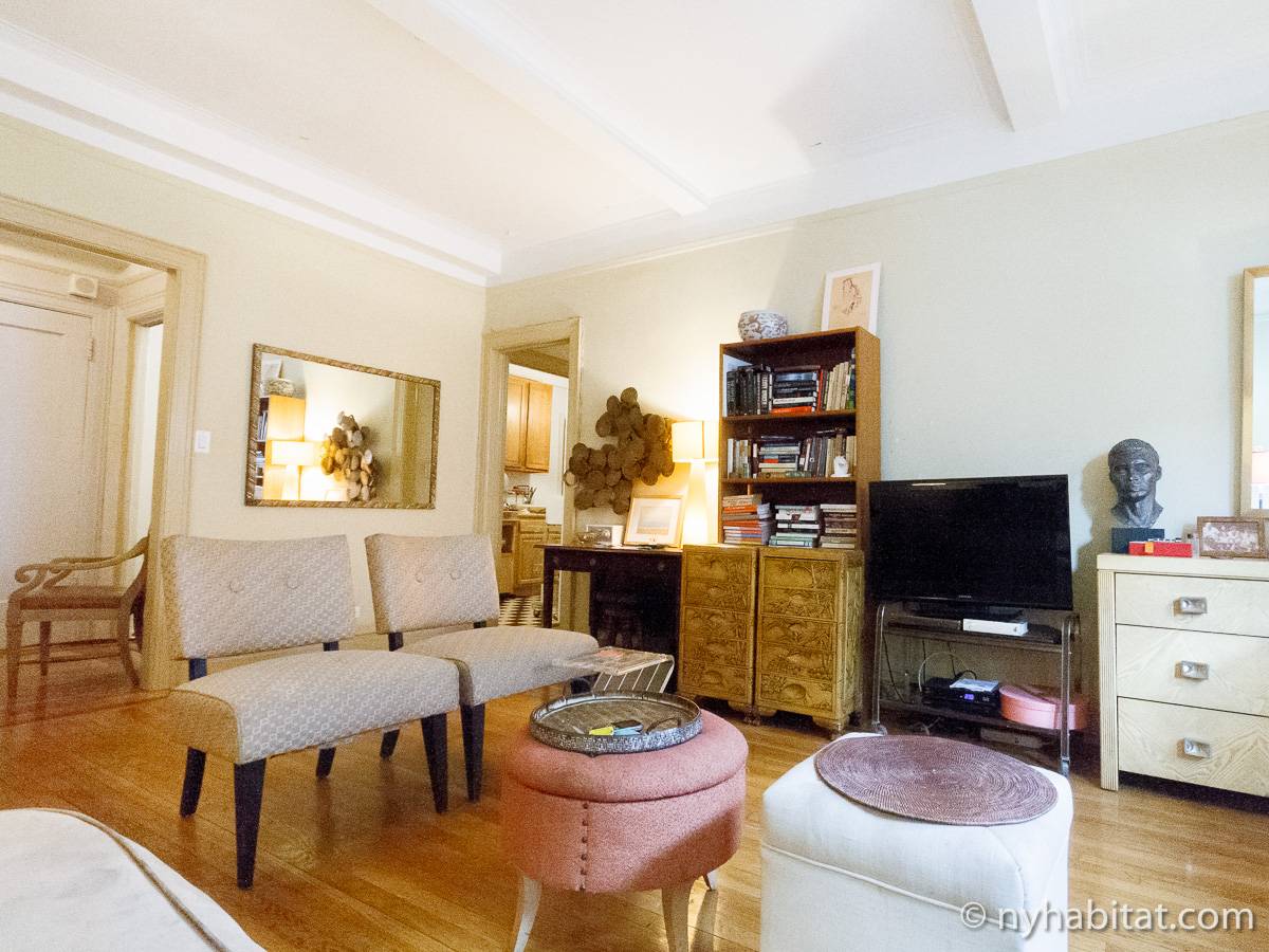 Living room - Photo 17 of 20