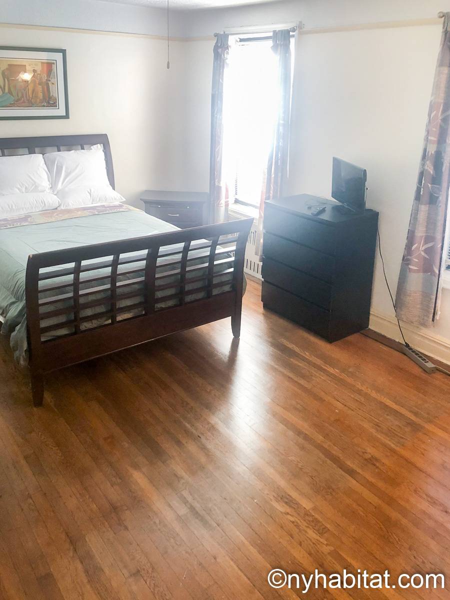 New York Roommate Room for rent in Crown Heights 2 Bedroom apartment