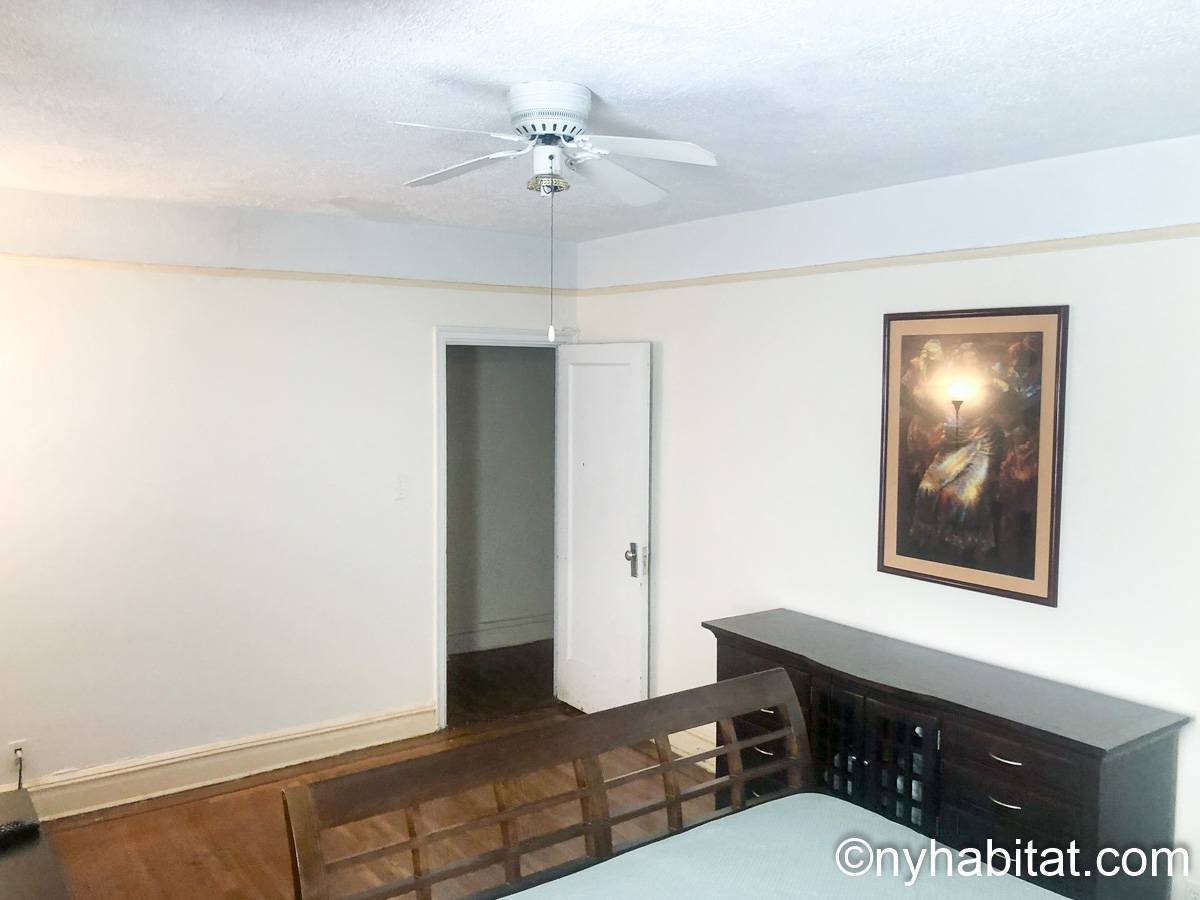 New York Roommate Room for rent in Crown Heights 2 Bedroom apartment