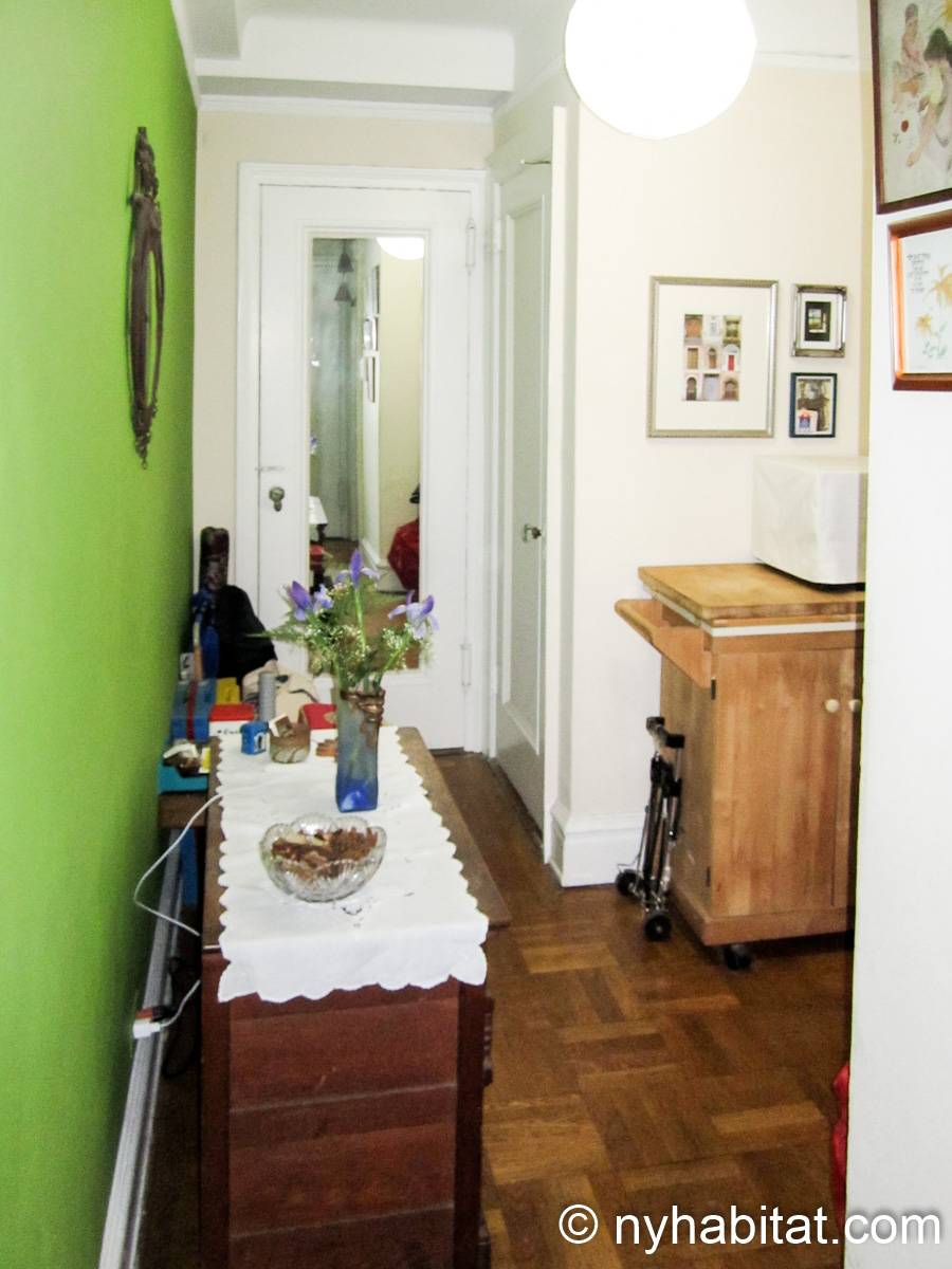 Living room - Photo 5 of 8
