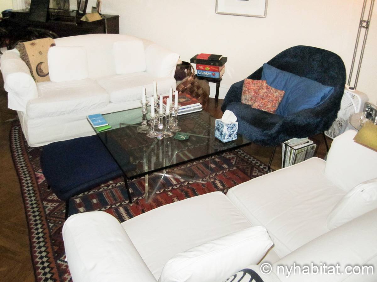 Living room - Photo 3 of 8