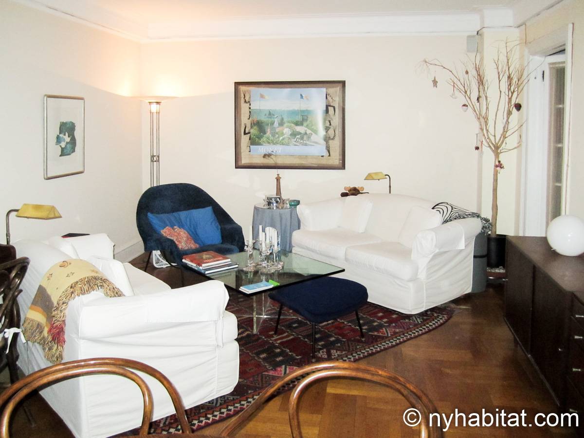 Living room - Photo 4 of 8