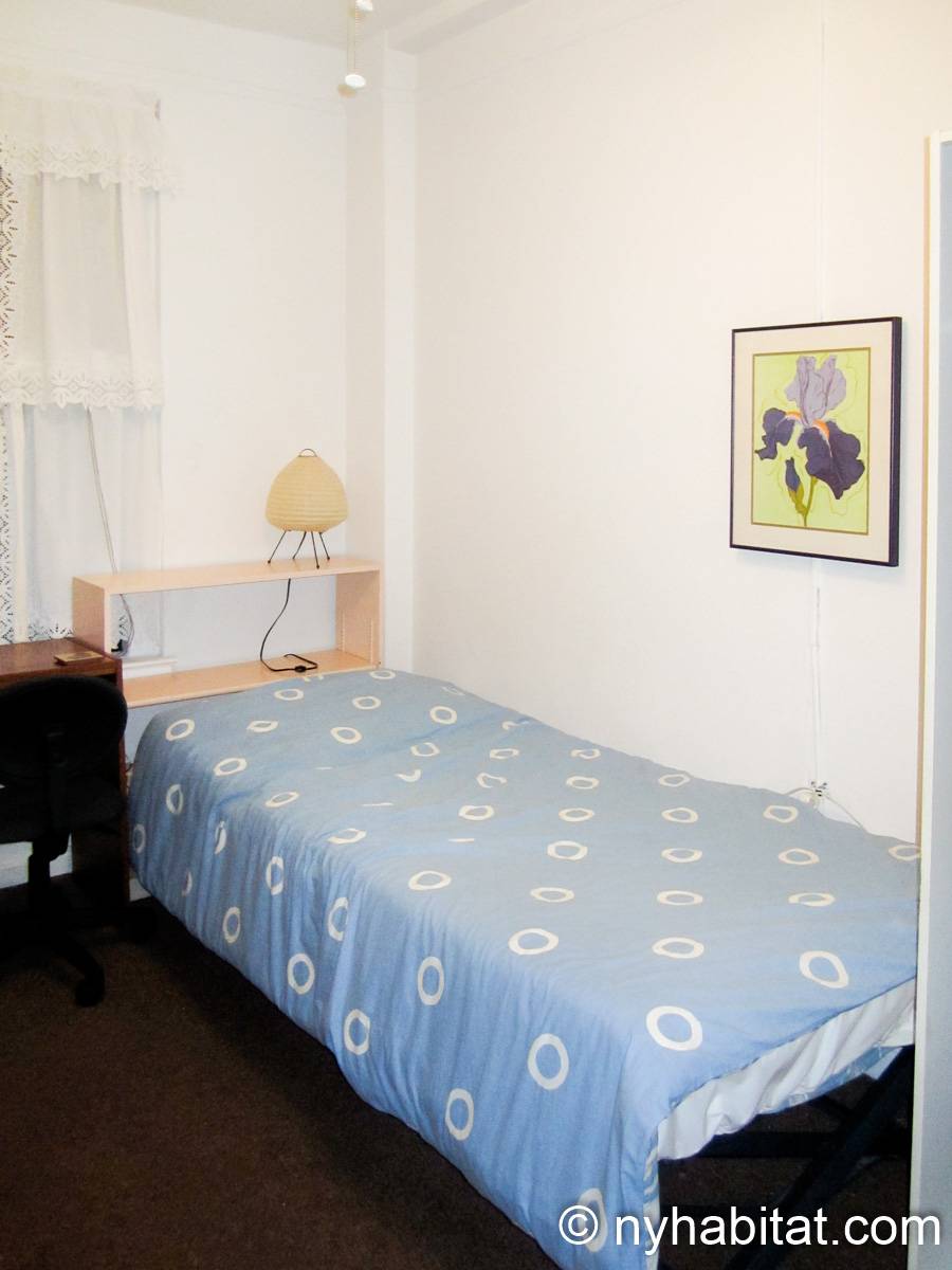 Bedroom - Photo 2 of 6