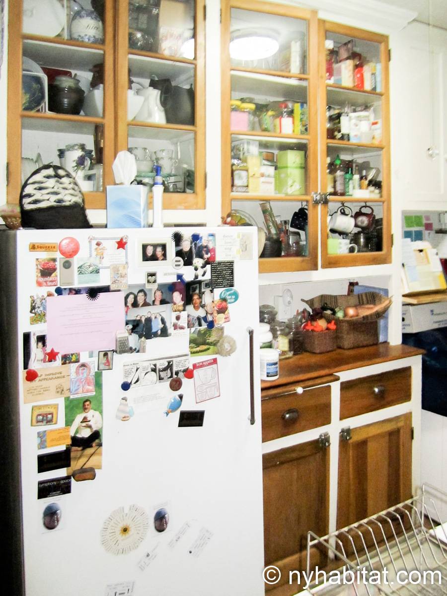 Kitchen - Photo 3 of 6
