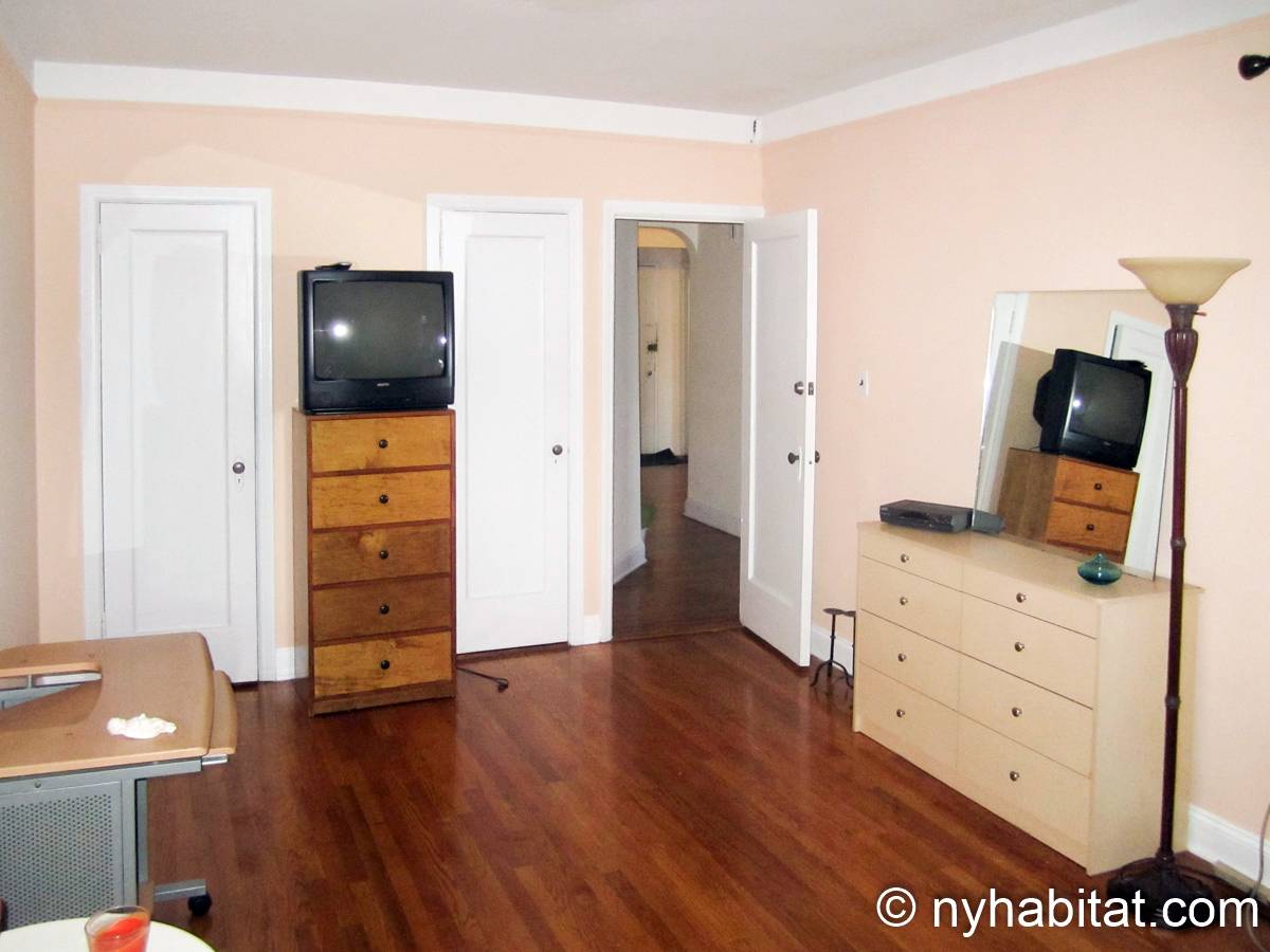 Bedroom - Photo 4 of 7 Bedroom - Photo 4 of 7