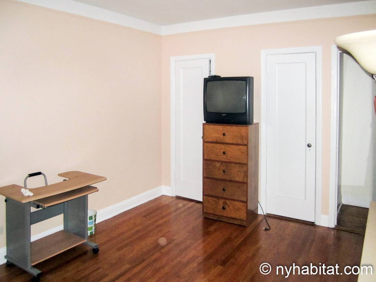 Bedroom - Photo 5 of 7 Bedroom - Photo 5 of 7