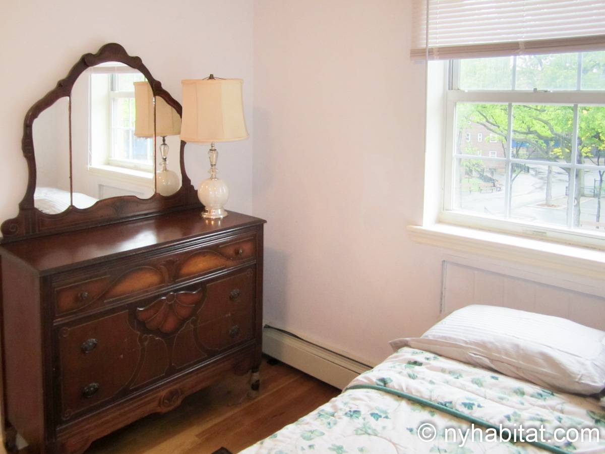 Bedroom - Photo 2 of 4