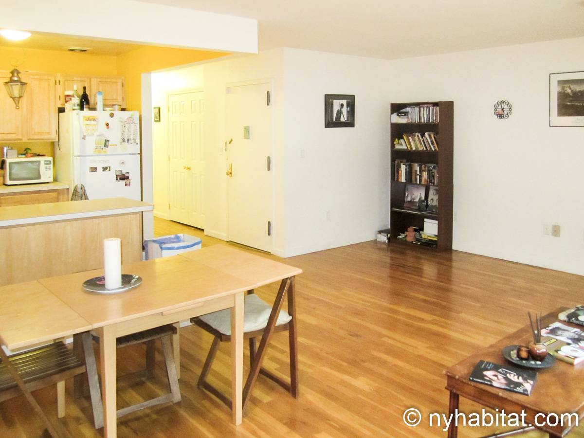 Living room - Photo 4 of 4