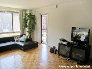Living room - Photo 3 of 10