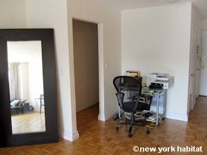 Living room - Photo 6 of 10