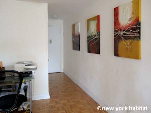 Living room - Photo 7 of 10