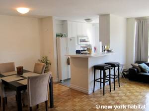 Living room - Photo 5 of 10