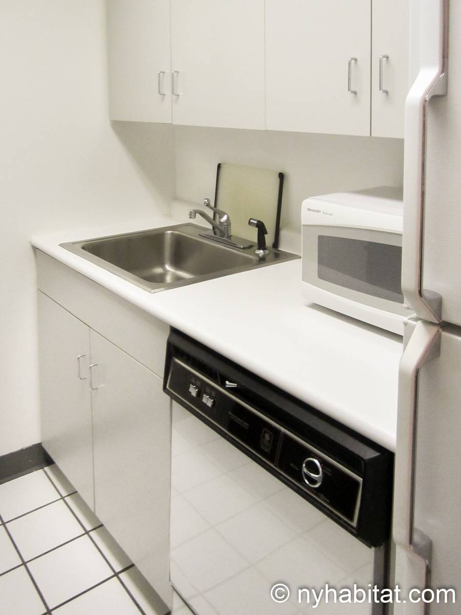 Kitchen - Photo 3 of 4