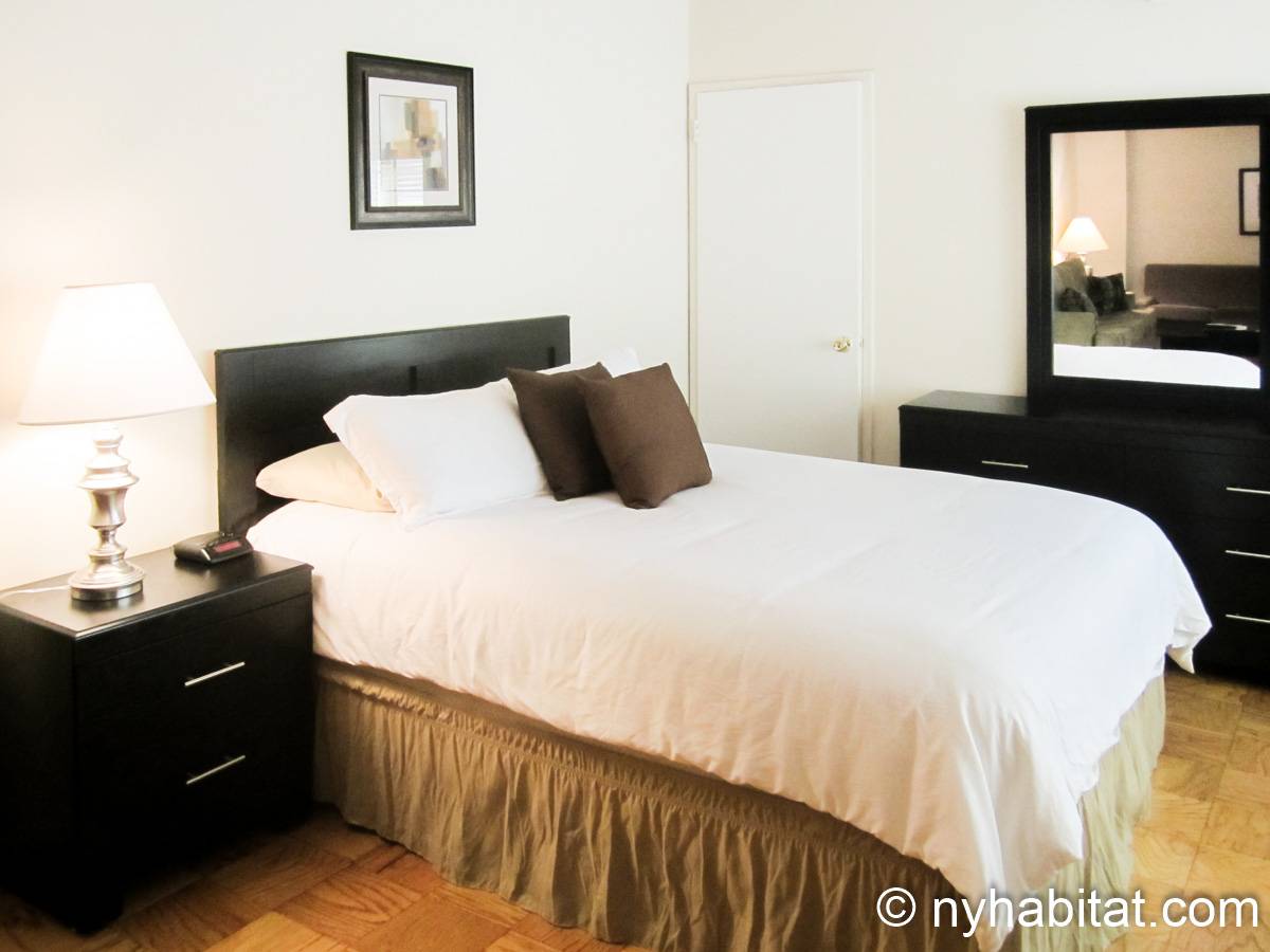 Living room - Photo 4 of 7