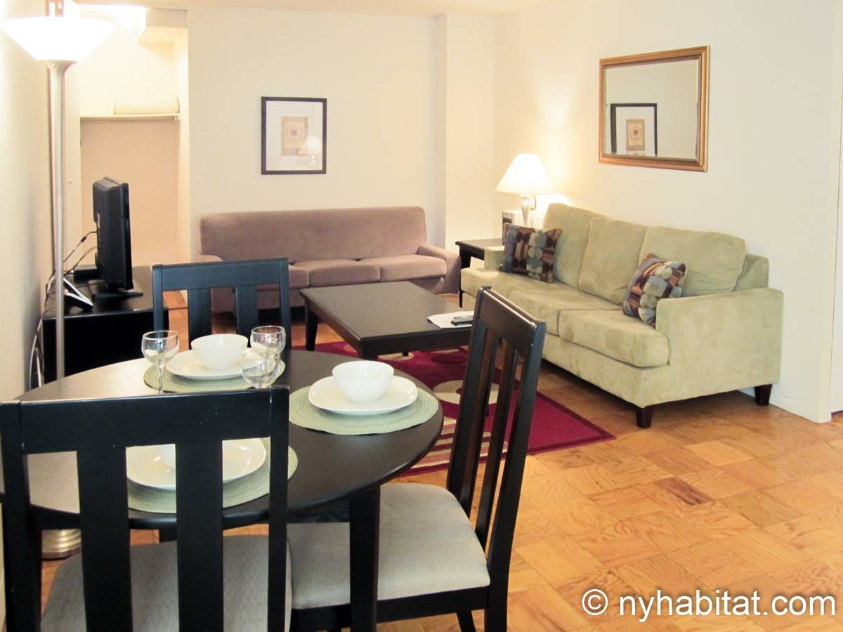 Living room - Photo 3 of 7