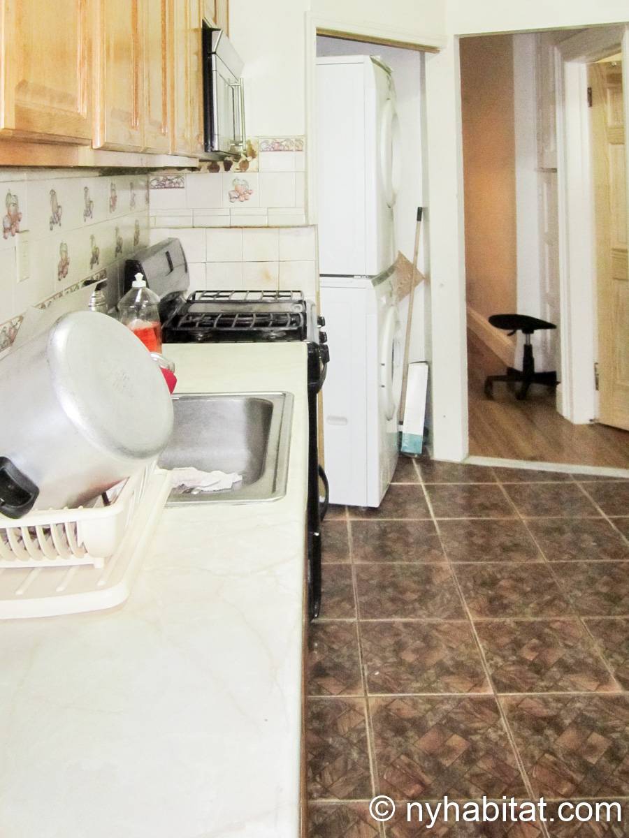 Kitchen - Photo 3 of 4