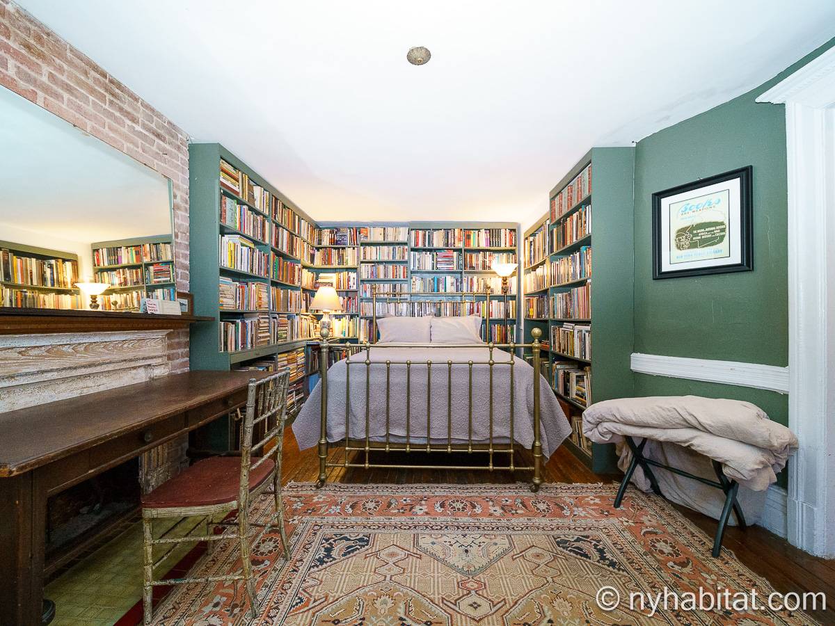 Living room - Photo 2 of 7