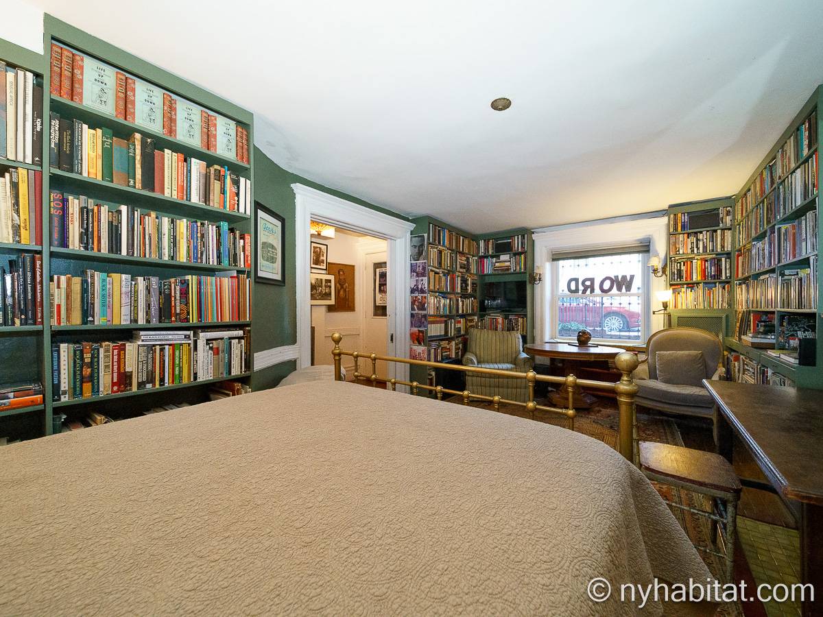 Living room - Photo 4 of 7