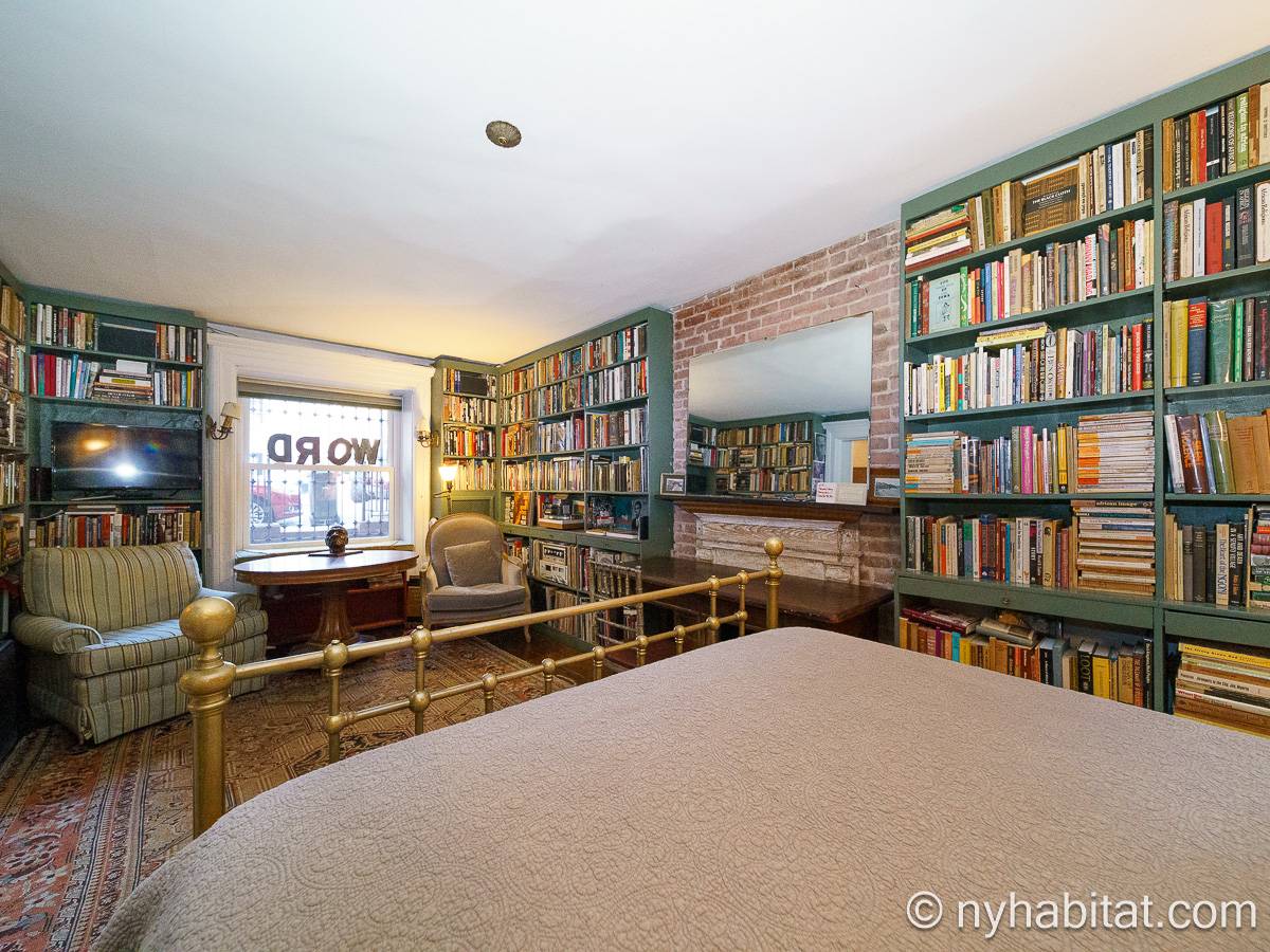 Living room - Photo 5 of 7