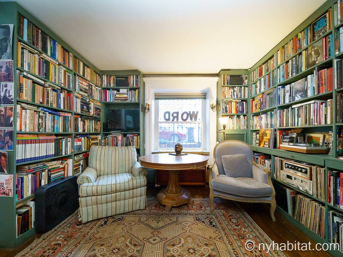 Living room - Photo 6 of 7
