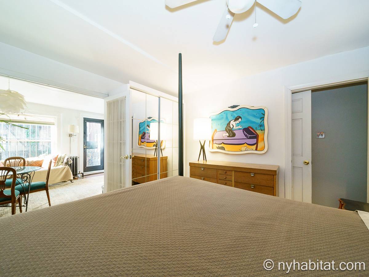 Bedroom - Photo 4 of 10
