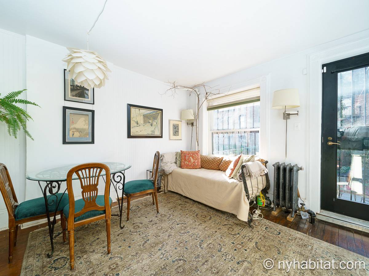 Bedroom - Photo 7 of 10