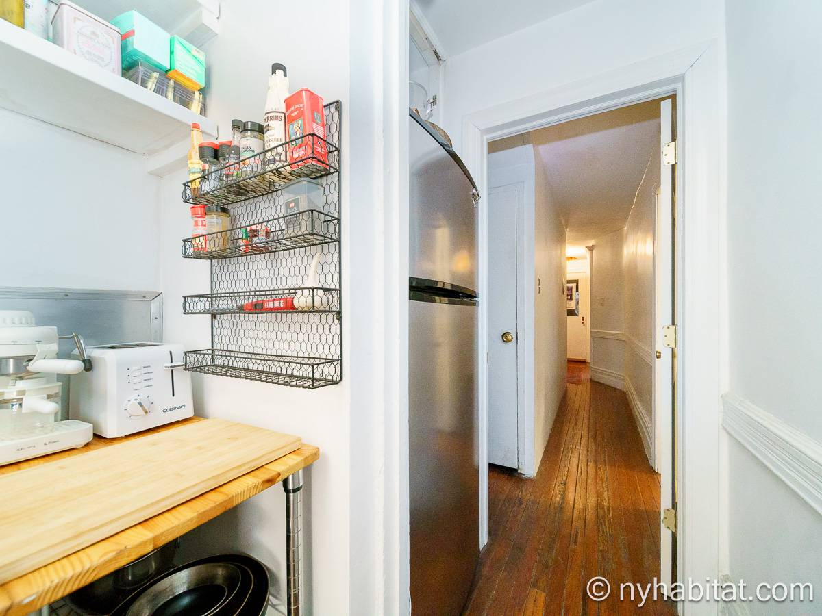 Kitchen - Photo 3 of 4