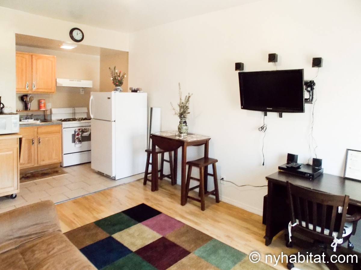 Living room - Photo 6 of 7