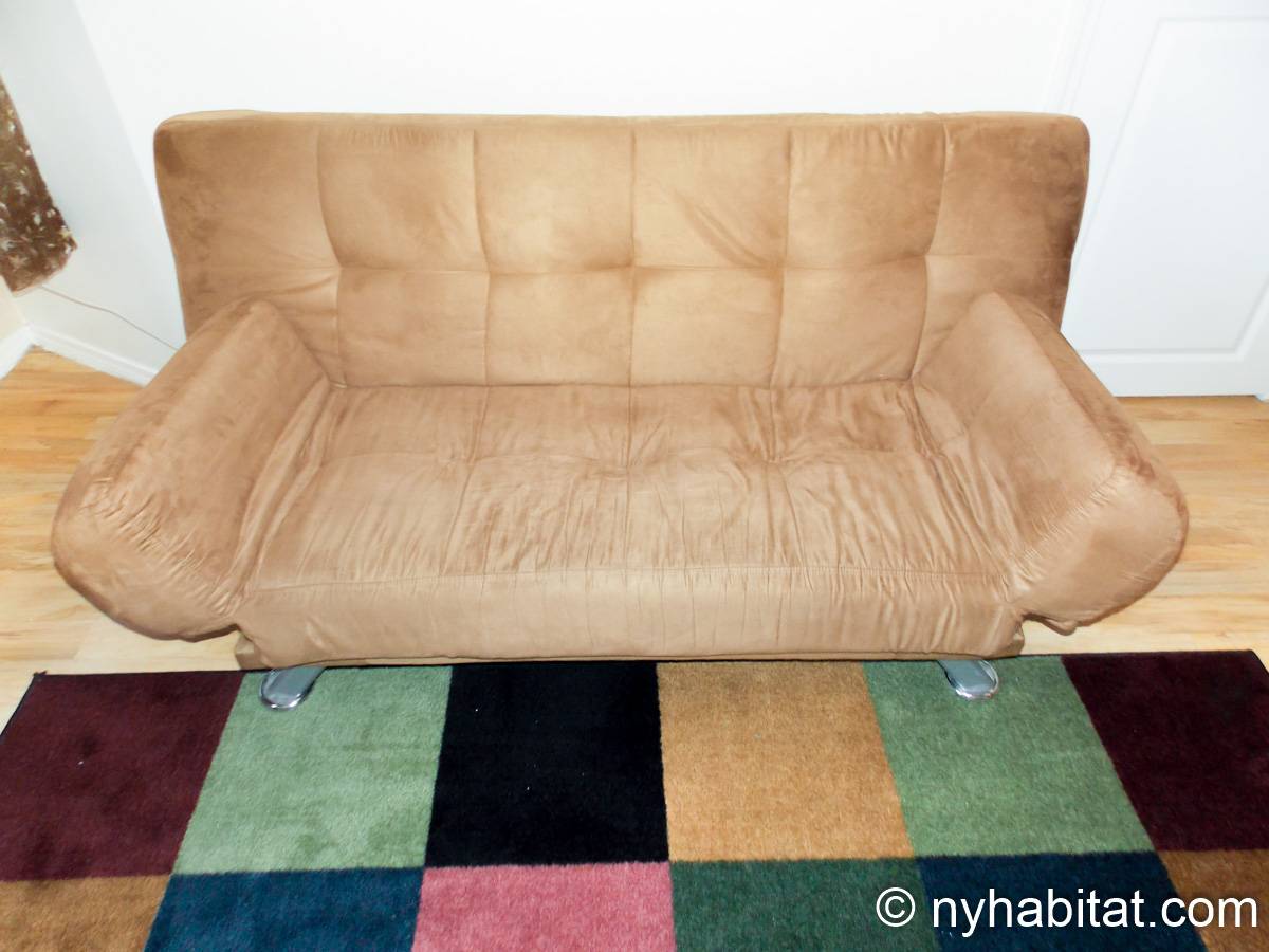 Living room - Photo 3 of 7