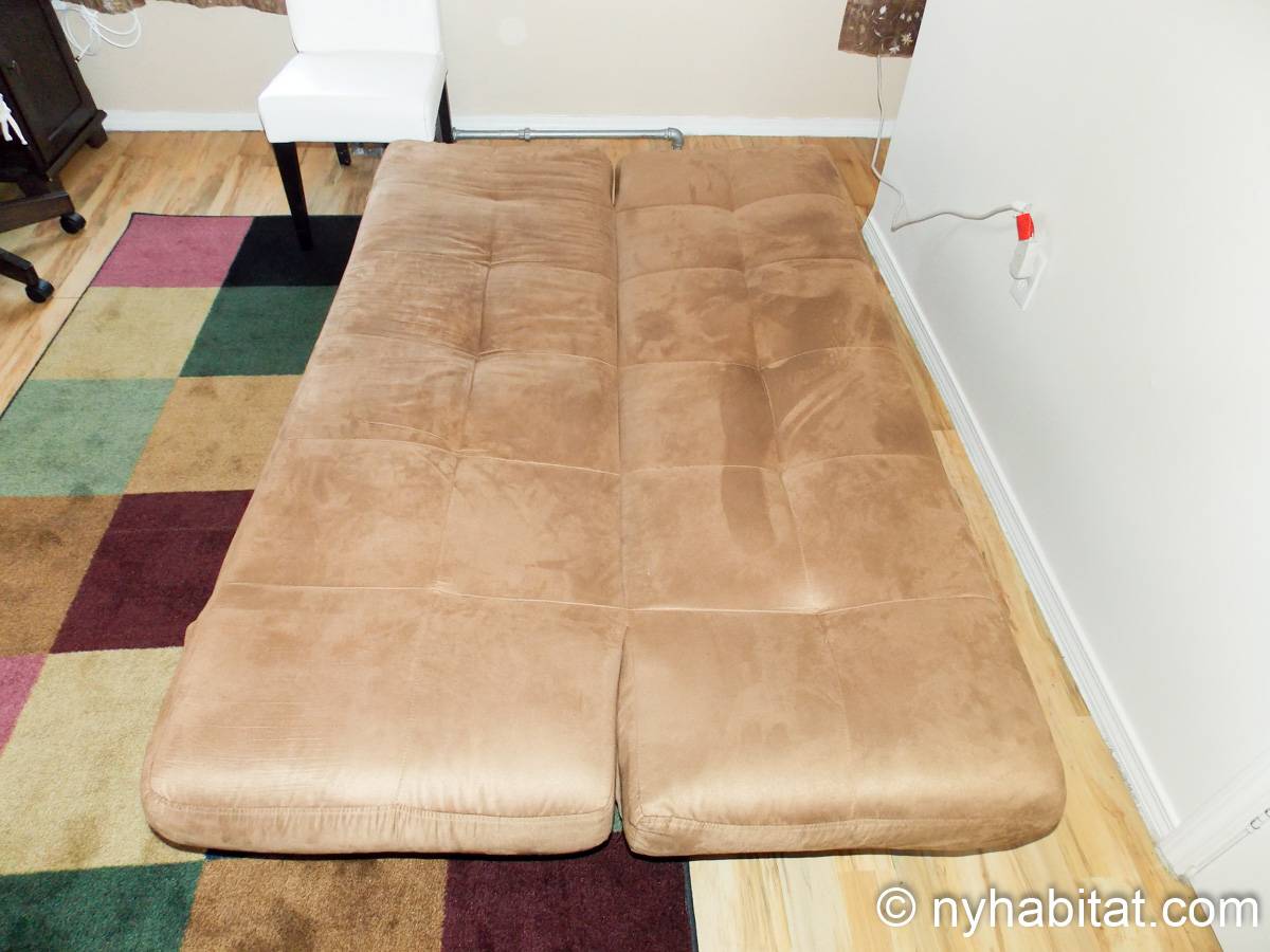 Living room - Photo 4 of 7