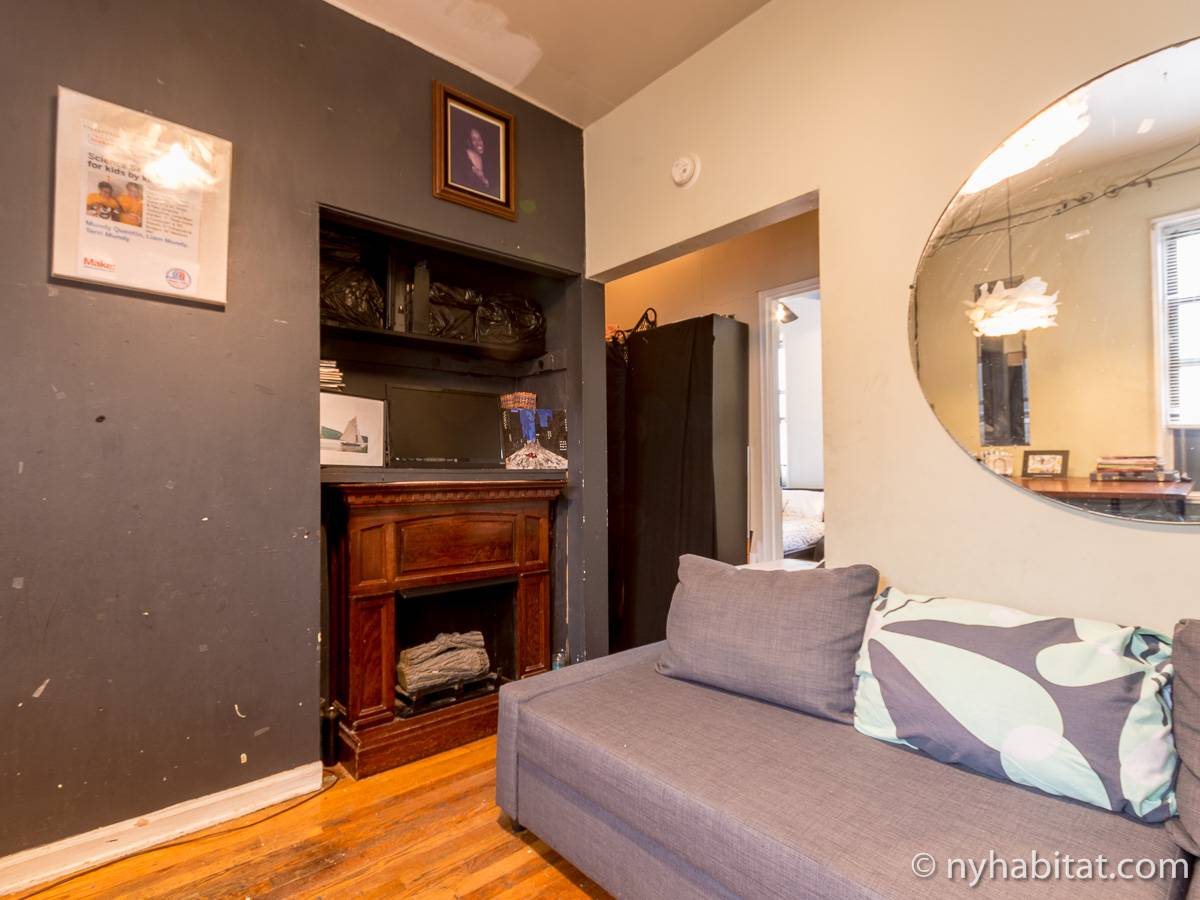Living room - Photo 4 of 4