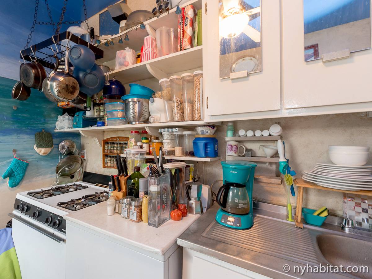 Kitchen - Photo 3 of 4