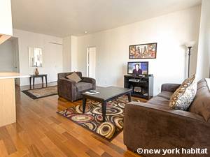 Living room - Photo 7 of 9